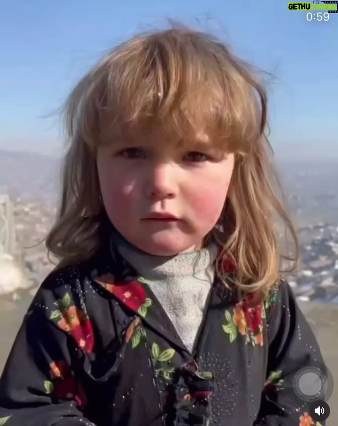 Shaghayegh Dehghan - 77.1K Likes - .
اين ويدئو، اين نازنين دخترك شيرين مثل قند و عسل، با اون اداهاى قشنگش، با اون موهاى طلائى و اون زبان و لهجه ى اصيل و زيبا و دلنشين منو بى هوا به ياد شعرى از ريچارد براتيگان نويسنده و شاعر آمريكايى ميندازه كه من بسيار دوستش ميدارم! 

شعر اينطور ترجمه شده؛

"بى خيال عشق 
ميخواهم لاى موهاى طلائيت بميرم"!

#افغانستان #كودكان #كودكان_افغانستان #شعر  #ريچارد_براتيگان #زبان_فارسى_درى 
#theafghan #afghanistan