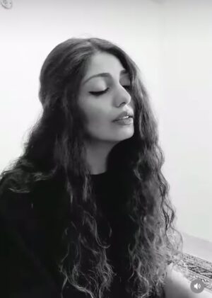 Shaghayegh Dehghan Instagram - .

ما رگ جان را به آن زلف پریشان بسته ایم
پیچ و تاب زلف او را بر رگ جان بسته ایم
#صائب_تبریزی 

@minorammusic 

🥀🖤.