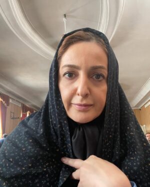 Shaghayegh Dehghan Instagram - .
گنج طلا رو بردن، 
شور و نوا رو بردن!
دلِ دیوونه رو اما نَبُردَن، 
اگه بُردن دوباره پس آوردن!
دلِ ديوونه ى شيداى رونده 
رو دستِ صاحبِ بيچاره مونده!!