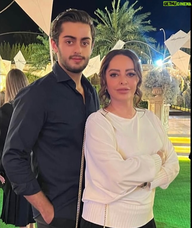 Shaghayegh Dehghan - 81.1K Likes - .
گفتند خلایق که تویی یوسف ثانی
چون نیک بدیدم به حقیقت به از آنی
شیرین‌تر از آنی به شکرخنده که گویم
ای خسرو خوبان که تو شیرین زمانی

عشق من تولدت مبارك @barbodnazariii 

#خواهر #خواهرزاده #خواهرزاده_جان❤️