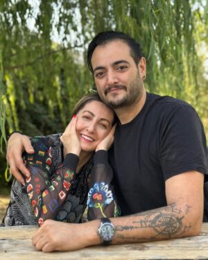 Shaghayegh Dehghan Instagram - ٠

جهان استوار نمی‌ماند،
مگر با سری خمیده
بر شانه‌ی کسی که دوستش داریم...

#سوزان_علیوان 
ترجمه: #سعید_هلیچی 

#برادرم 
_مهرماه، جاجرود