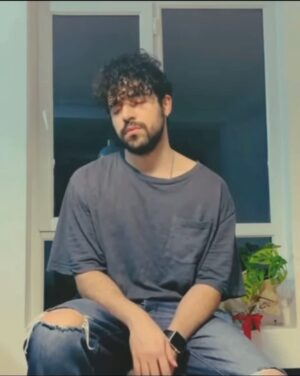 Shaghayegh Dehghan Instagram - یه روزم توی کوچه ی ما عروسی میشه
من برات، میکنم شهرو جشن و سور...

جشن و سور رو تو اين دنياى تلخ برامون به ارمغان آورد! 

پسرِ خوب 
هنرمند 
قهرمان 
بمونى برامون
‏@shervinine 
"بيمه ى عمر"