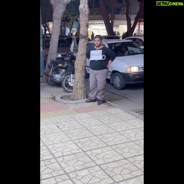 Shaghayegh Dehghan - 92.7K Likes - .

اينجا مهاباده و اون فرشته اى كه اونجا ايستاده، برادرِ جانِ دلِ خوشتيپ ماست كه سندروم داون داره، فرشته ى مهربونى كه بالهاش رو براى هموطناش باز كرده و آغوش هديه مى ده. 
همديگرو به آغوش بكشيم ما فقط همديگرو داريم. 

#مهاباد #سندرم_داون #آغوش #شروین_حاجی_آقاپور #وطنم_دردت_به_جون_و_تنم