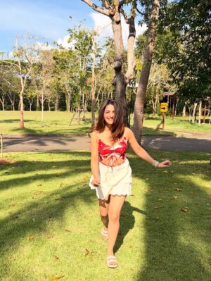 Shagun Sharma Instagram - Ending 2025 with a big smile 
Thankyou 2025 for being so amazing 💜
Welcoming 2026 with gratefulness and Happiness in my heart 💜💜