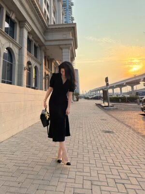 Shahzoda Instagram - Сегодня я в платье из моей коллекции. Продолжаю делать то,во что сама верю) Особенное чувство носить то,что создано с любовью @10787_byshahzoda 🩶 #Алхамдулиллах🕊️