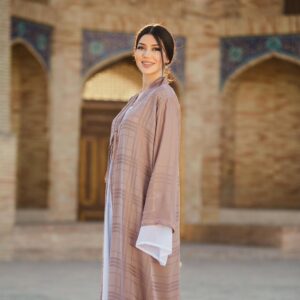 Shahzoda Matchanova Instagram - Скоро Новый год 😂
Dress by @bek_dubay_abaya_uz 
Photo by @isfandiyor