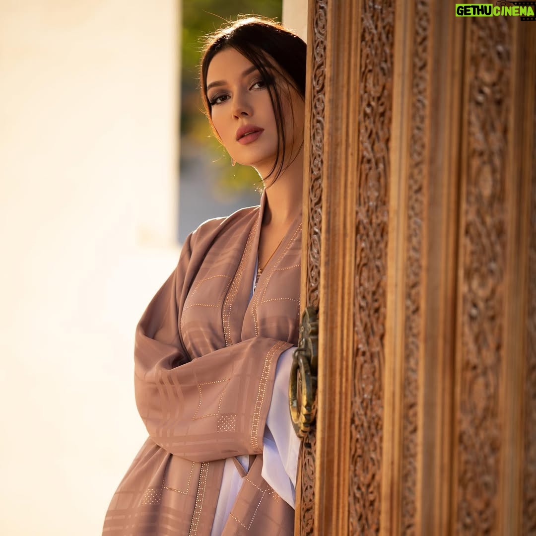 Shahzoda Matchanova - 41.3K Likes - Скоро Новый год 😂
Dress by @bek_dubay_abaya_uz 
Photo by @isfandiyor