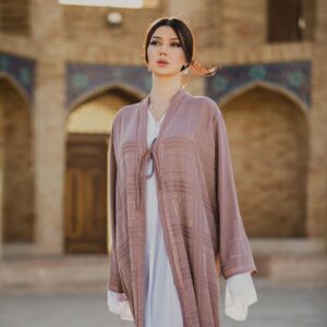 Shahzoda Matchanova Instagram - Скоро Новый год 😂
Dress by @bek_dubay_abaya_uz 
Photo by @isfandiyor