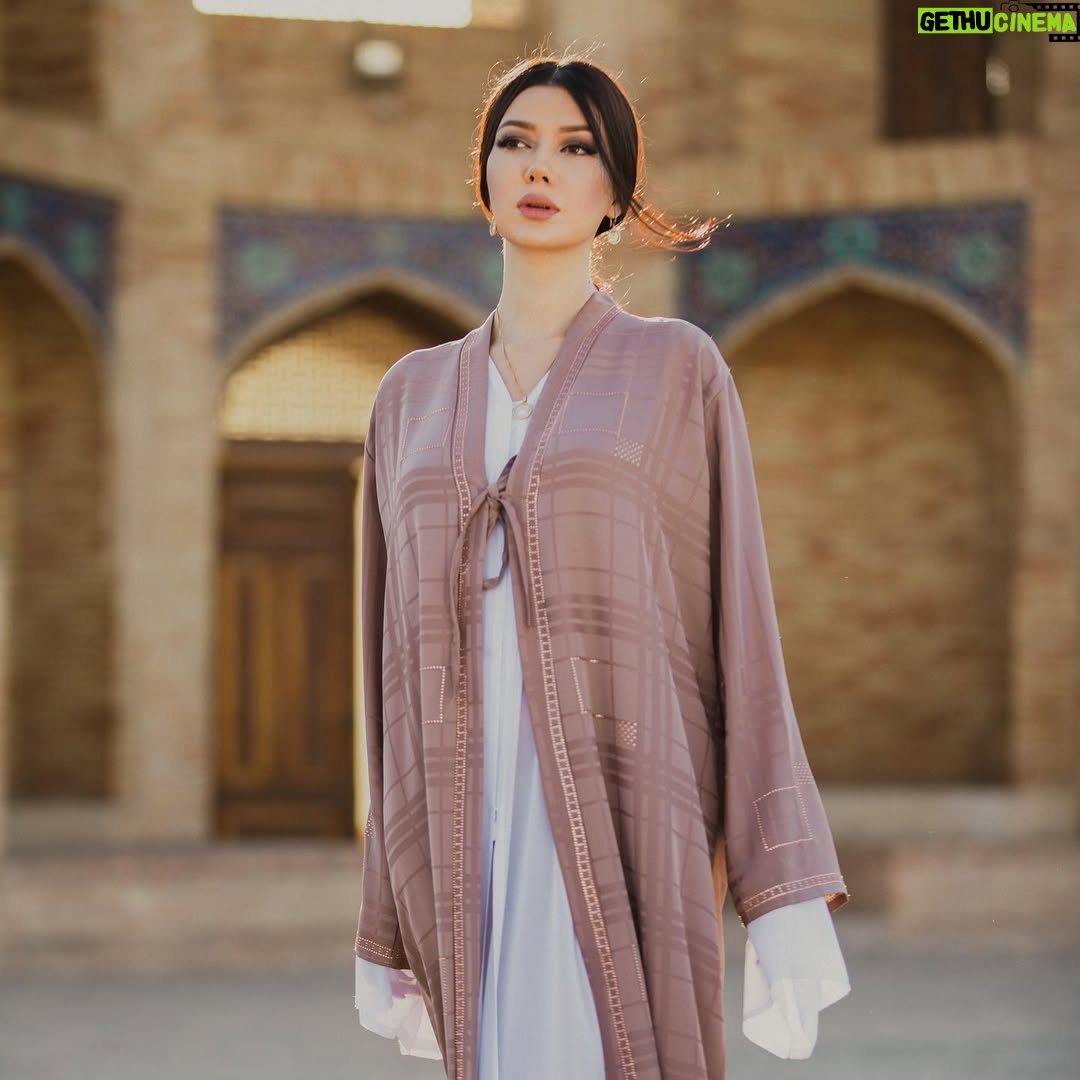 Shahzoda Matchanova - 41.3K Likes - Скоро Новый год 😂
Dress by @bek_dubay_abaya_uz 
Photo by @isfandiyor