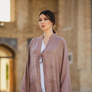 Shahzoda Matchanova Instagram - Скоро Новый год 😂
Dress by @bek_dubay_abaya_uz 
Photo by @isfandiyor