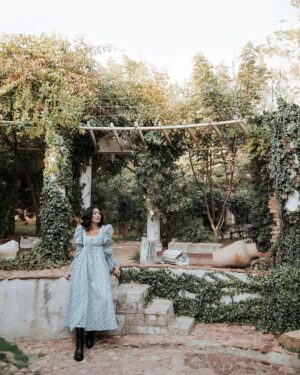 Shahzoda Matchanova Instagram - Я люблю тебя осень очень очень!🍁 и тебя ❤️очень очень!🥰
Мечтала все лето об Италии, но современные реалии дали о себе знать... 
Спасибо за маленькую «Тоскану» @veronica_yatsina 🥰 как же все там прекрасно!😍 
Люблю поэтичные фотографии... а вы? 
Художник всей этой красоты и автор идеи «Маленькая Тоскана» в Узбекистане @veronica_yatsina ❤️😘
Знаю, будете спрашивать про платье. Это все @dee_usmanova ❤️😘