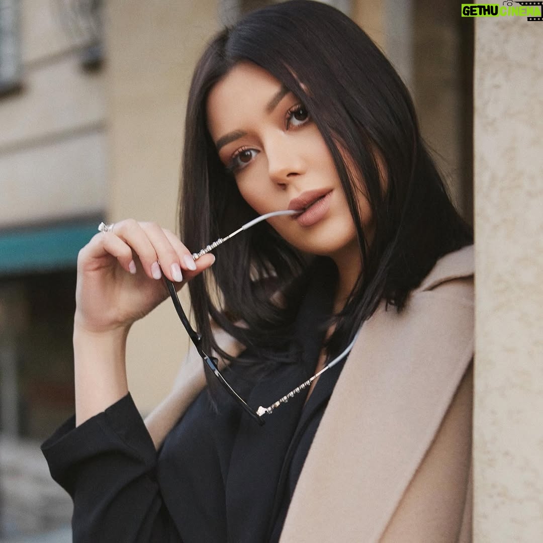 Shahzoda Matchanova - 40.7K Likes - Так как я в статусе «ждун», посоветуйте мне сериалы, пожалуйста 🌝 длинные, турецкие, сопливые НЕ надо 😂 сабр йук😂 люблю мини сериалы. 
 А-ля «нечаянное фото» @kamolasalimbaeva_ 🌸