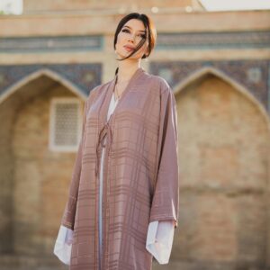 Shahzoda Matchanova Instagram - Скоро Новый год 😂
Dress by @bek_dubay_abaya_uz 
Photo by @isfandiyor