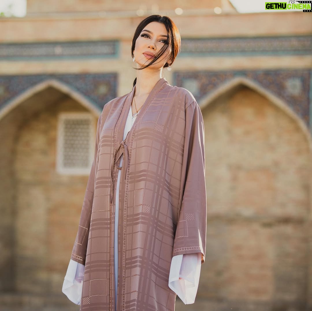 Shahzoda Matchanova - 41.3K Likes - Скоро Новый год 😂
Dress by @bek_dubay_abaya_uz 
Photo by @isfandiyor