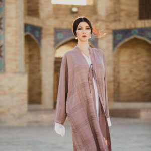Shahzoda Matchanova Instagram - Скоро Новый год 😂
Dress by @bek_dubay_abaya_uz 
Photo by @isfandiyor