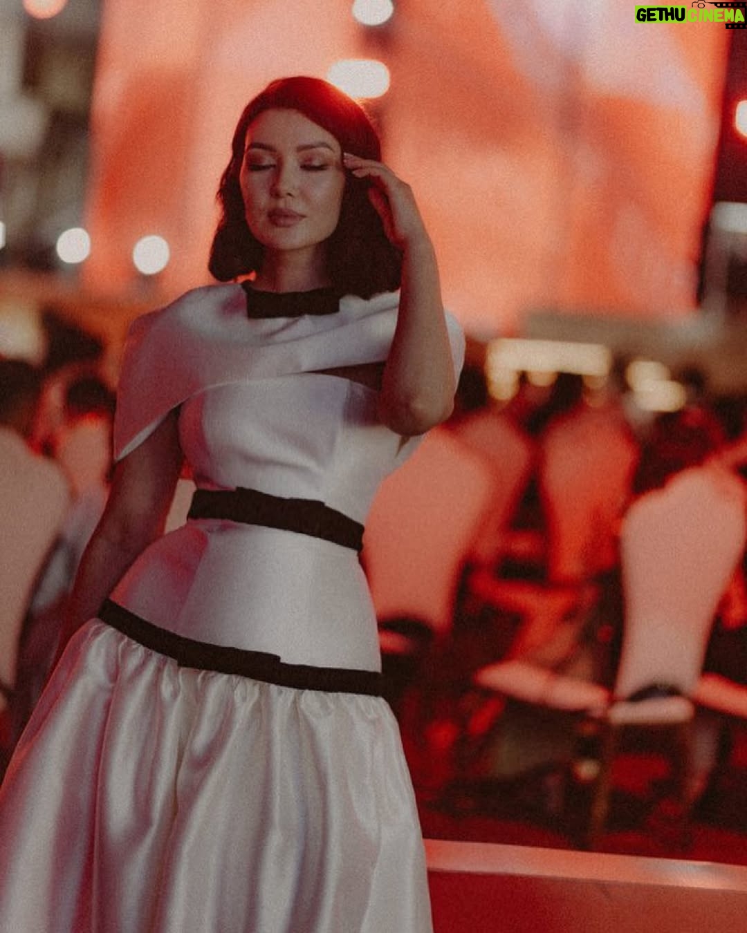 Shahzoda Matchanova - 39.5K Likes - На церемонии награждения талантливой молодёжи «Тахсин 2021»✨
Благодарю за чудесные фотографии @alesyagee