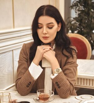 Shahzoda Matchanova Instagram - Люблю время проведённое наедине с собой. 
Выпить чашку чая в кафе, прогуляться, сходить в кино, понаблюдать за людьми, сделать удачное сэлфи на новый телефон🌝и в мелочах есть своя прелесть😍 правда?