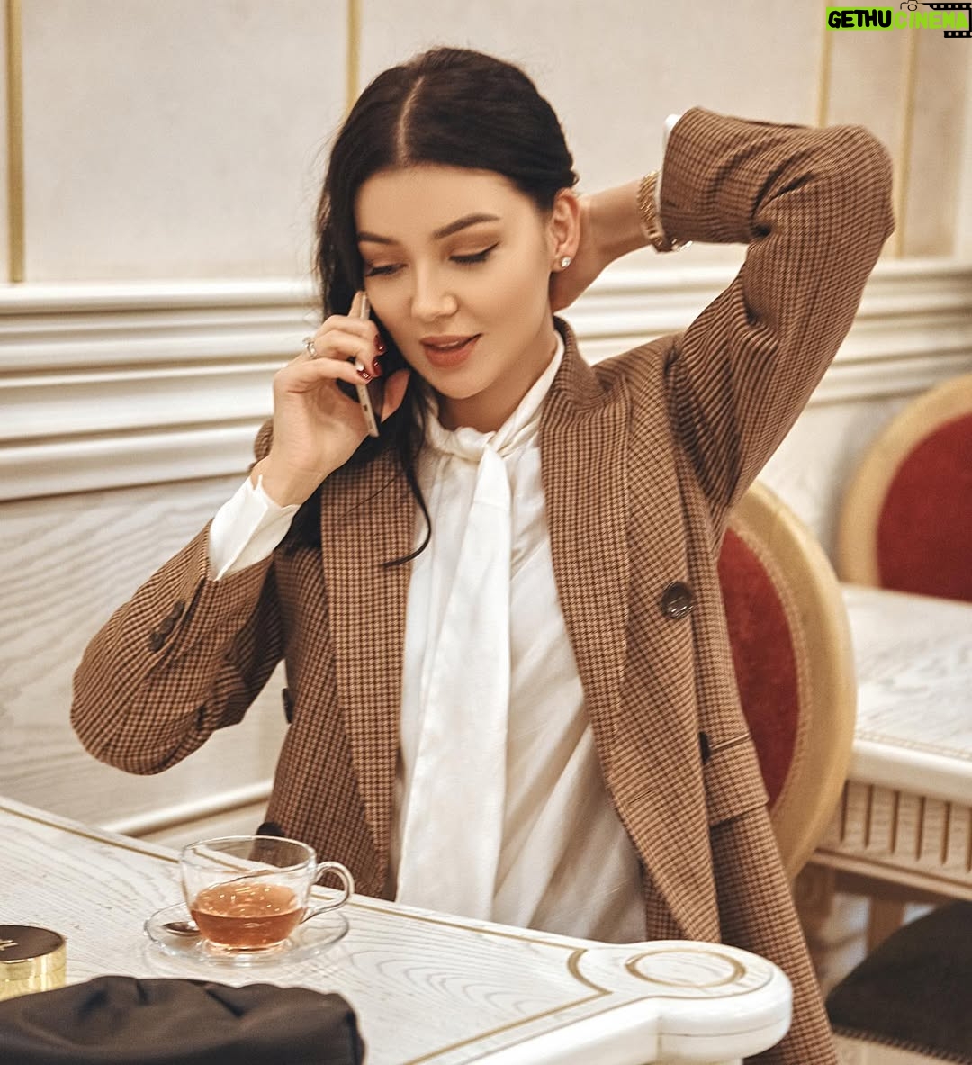 Shahzoda Matchanova - 62.9K Likes - Люблю время проведённое наедине с собой. 
Выпить чашку чая в кафе, прогуляться, сходить в кино, понаблюдать за людьми, сделать удачное сэлфи на новый телефон🌝и в мелочах есть своя прелесть😍 правда?