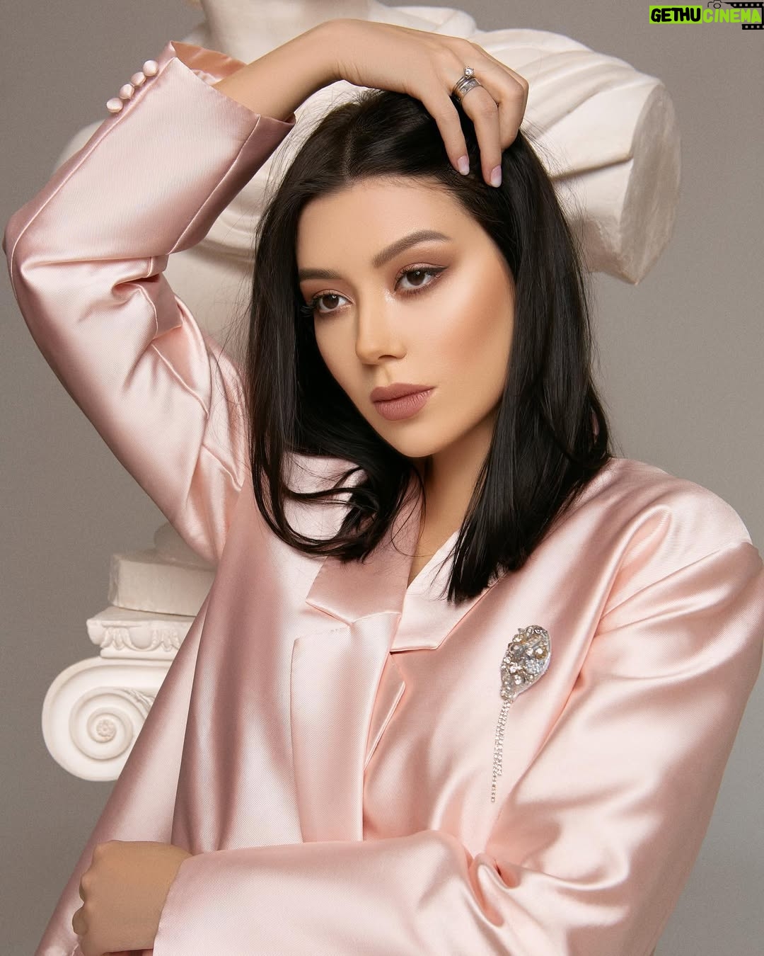 Shahzoda Matchanova - 50.5K Likes - В предвкушении весны 🥰🌸
Photo by @kamolasalimbaeva_ 😘🌸