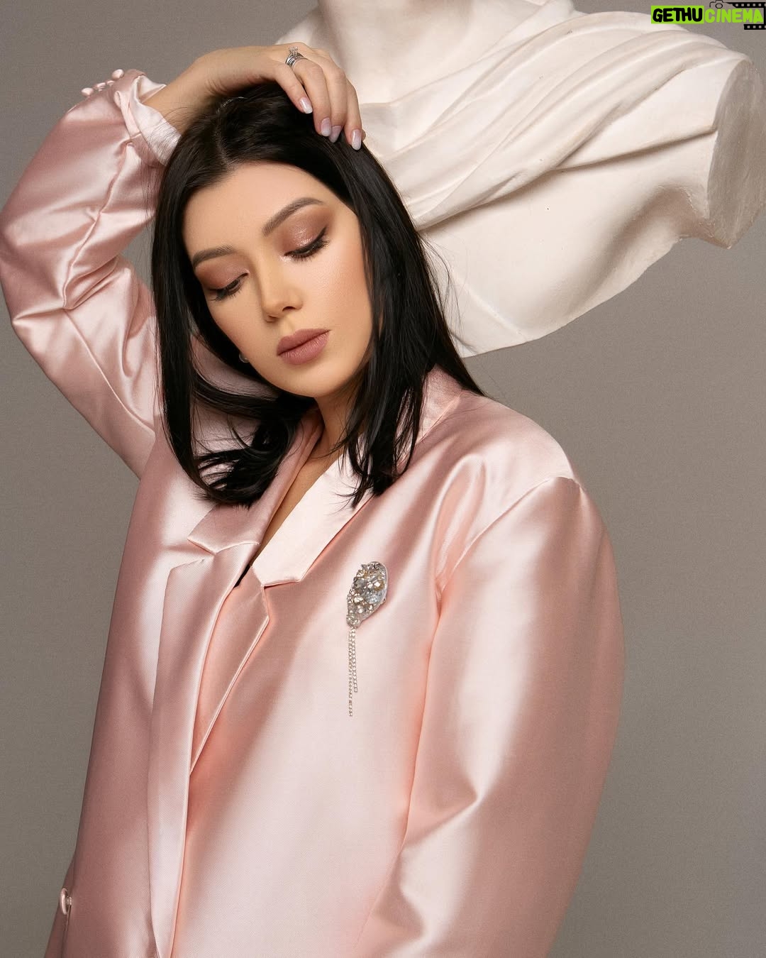Shahzoda Matchanova - 50.5K Likes - В предвкушении весны 🥰🌸
Photo by @kamolasalimbaeva_ 😘🌸