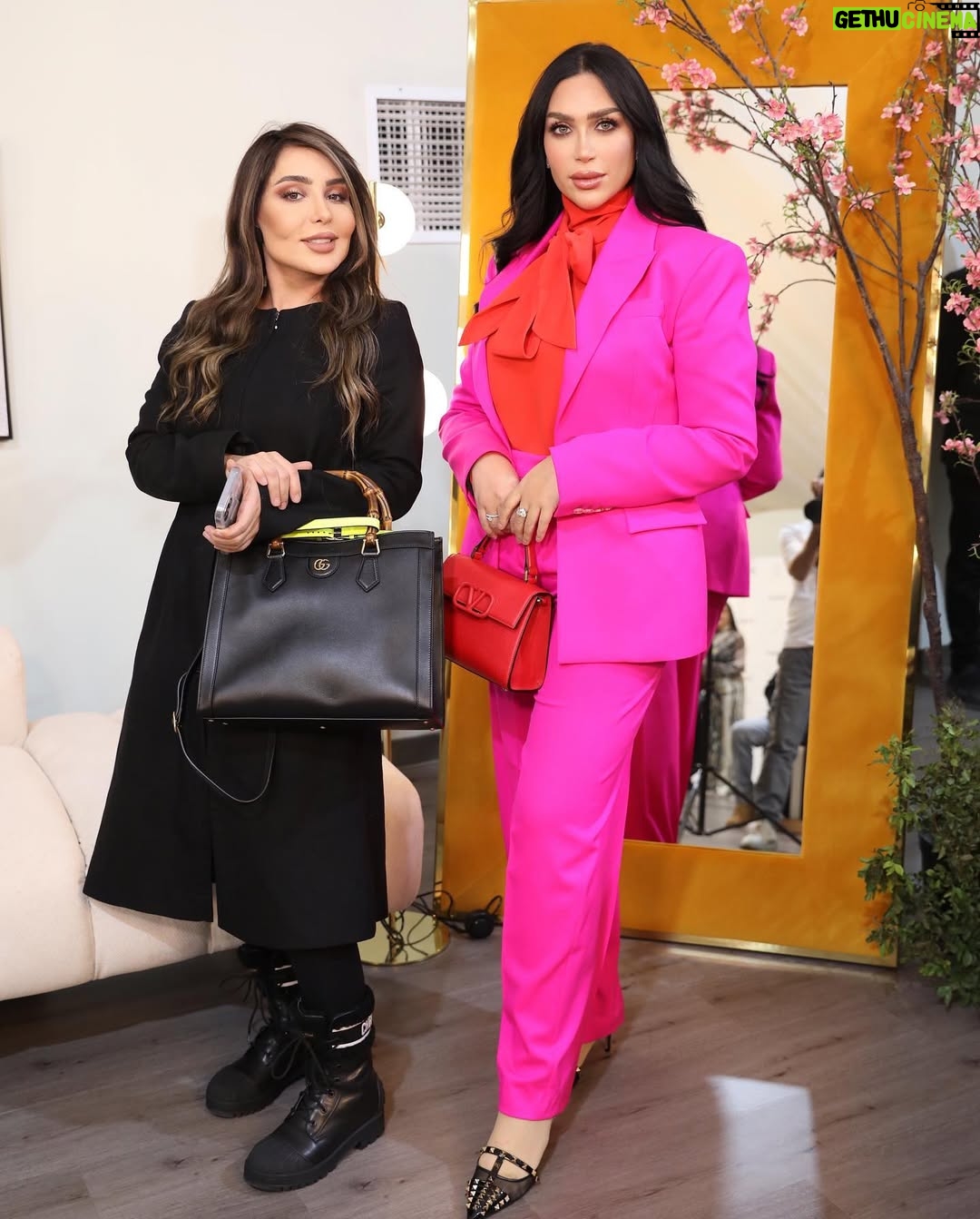 Shaima Ali - 18.8K Likes - واخررر صوره بهالوك اللي ذبحتكم فيه 🤣 مع خلودي الوردي لاعب لعب 💕💕💕

وباجر نلتقي باذن الله مع لوك يديد 😍😅

تصبحون على خير 💕