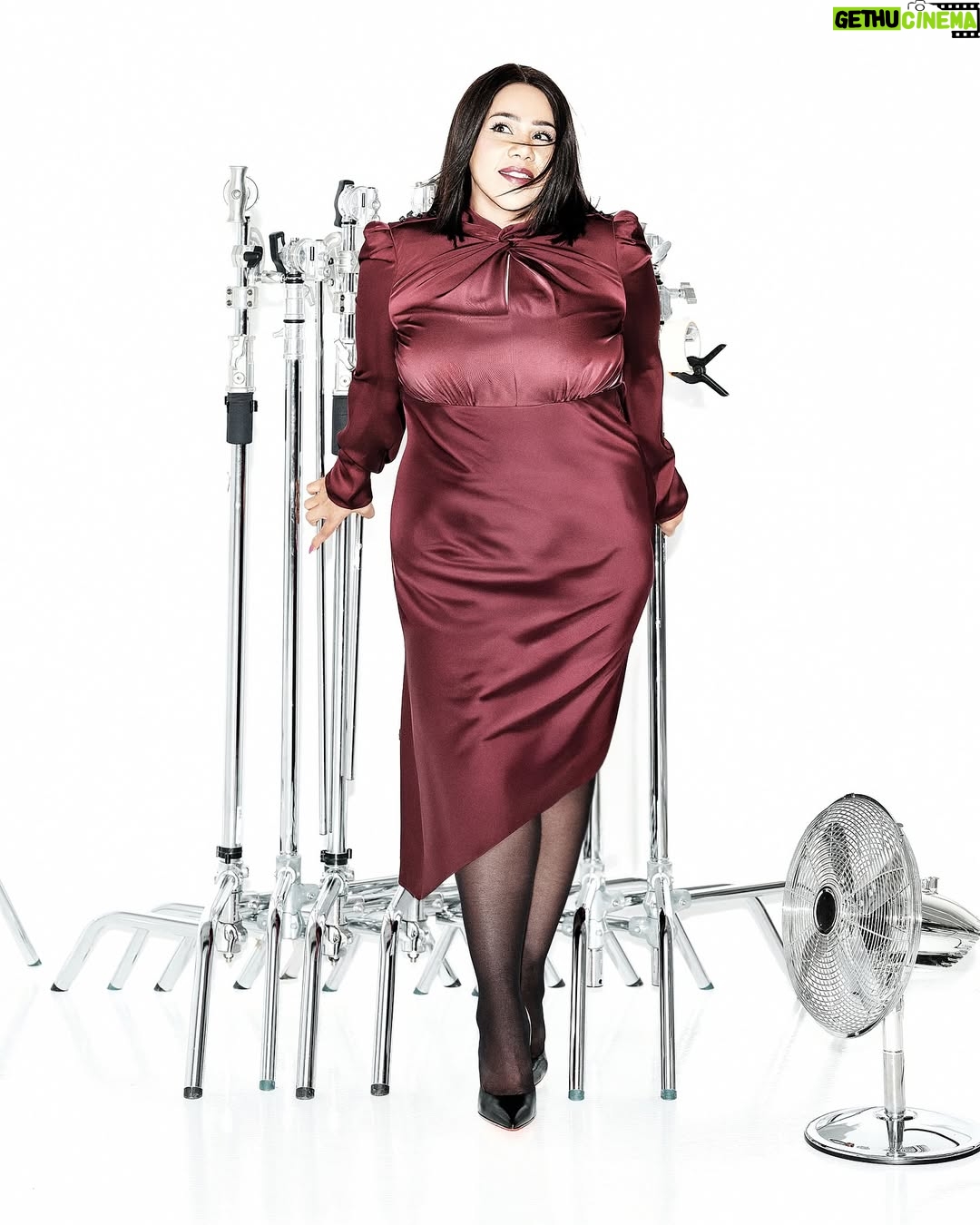 Shaimaa Saif - 31.7K Likes - Unapologetic, optimistic and true to herself. This month, meet Egyptian actress and comedian #ShimaaSeif in a whole new light. Refusing to be discouraged by a society that often holds Arab women more accountable than men, Shimaa chooses instead to see its criticism as proof of women’s power and influence. “I prefer to always be a source of people’s happiness, not their sorrow,” she tells #VogueArabia. Known for her infectious humour, Shimaa believes that comedy – the genre closest to her heart – still doesn’t receive the attention it deserves, even though it remains what audiences love most. “Whenever I meet people on the street,” she shares, “they always ask me to do more comedies – stories that make them laugh and help them escape the pressures of everyday life.” Now, Seif is preparing for her first leading role in a film –a comedy-drama she’s been developing with care and patience, determined to deliver something meaningful and memorable. “I just want my name, Shimaa Seif, to stand on its own – accompanied by a smile in people’s minds. That alone is enough for me,” she says.

متفائلة، أصيلة، واثقة. في هذا الشهر، نكتشف الوجه الآخر للممثلة والكوميدية المصرية شيماء سيف. ترفض شيماء الاستسلام لضغوط مجتمع يميل لتحميل المرأة العربية مسؤوليات تفوق مسؤوليات الرجل، بل ترى أن انتقاداته دليل على قوة المرأة وتأثيرها. وتصرّح لڤوغ العربية: "أفضل أن أكون دائمًا مصدرًا لسعادة الناس وليس لحزنهم ". ترى شيماء، المعروفة بلمستها الفكاهية المؤثرة، أن الكوميديا، المجال الأحب لقلبها، لا تزال تُعامل باهتمام أقل مما تستحق، رغم عشق الجمهور لها. وتؤكد: " دائمًا عندما أقابل الناس في الشارع يكون طلبهم الدائم مني أن أُكثِر من الأعمال التي تضحكهم وتساعدهم على الهرب من ضغوطات الحياة". تستعد شيماء سيف حاليًا لخوض تجربتها السينمائية الأولى بدور بطولة في فيلم كوميدي درامي، وهي تكرس وقتها وجهدها لتطويره ببطء وحرص، مُصمّمة على تقديم عمل هادف لا يُنسى، وتقول: " أفضل أن يُذكر اسمي "شيماء سيف" فقط، وأن ترافق اسمي ابتسامة في أذهان الناس، فذلك يكفيني ويرضيني".

Photography: @sandra.chidiac
Styling: @mohammadhazemrezq
Words: @nadineelchaer 
Make-up: @safiyahcassim
Hair: @sebastianiskander