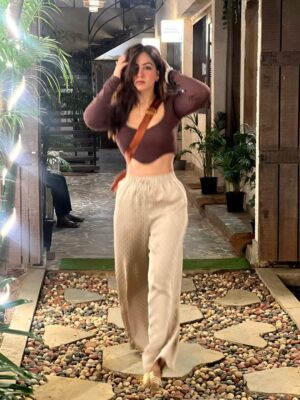 Shalini Mahhall Instagram - “Serving looks, lights, and a little latte attitude ☕✨🤎”
#shalinimahhall #entertainer #superstar