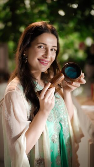 Sham Al Dahabi Instagram - Who knew this little blue powder could do so much? 💙 Moroccan Nila has been a beauty secret for generations, today we’re sharing our favorite DIY recipe to get that smooth, even-toned glow. It’s simple, natural, and honestly feels like a spa day at home!
مين كان يتوقّع إنو البودرة الزرقا تعمل كل الفرق دا؟ 💙 النيلا المغربيّة سرّ من أسرار الجمال القديمة، والنهاردة هنشارك معاكوا خلطة ال DIY
المفضّلة عندنا لبشرة ناعمة وموحّدة. طبيعيّة، سهلة
