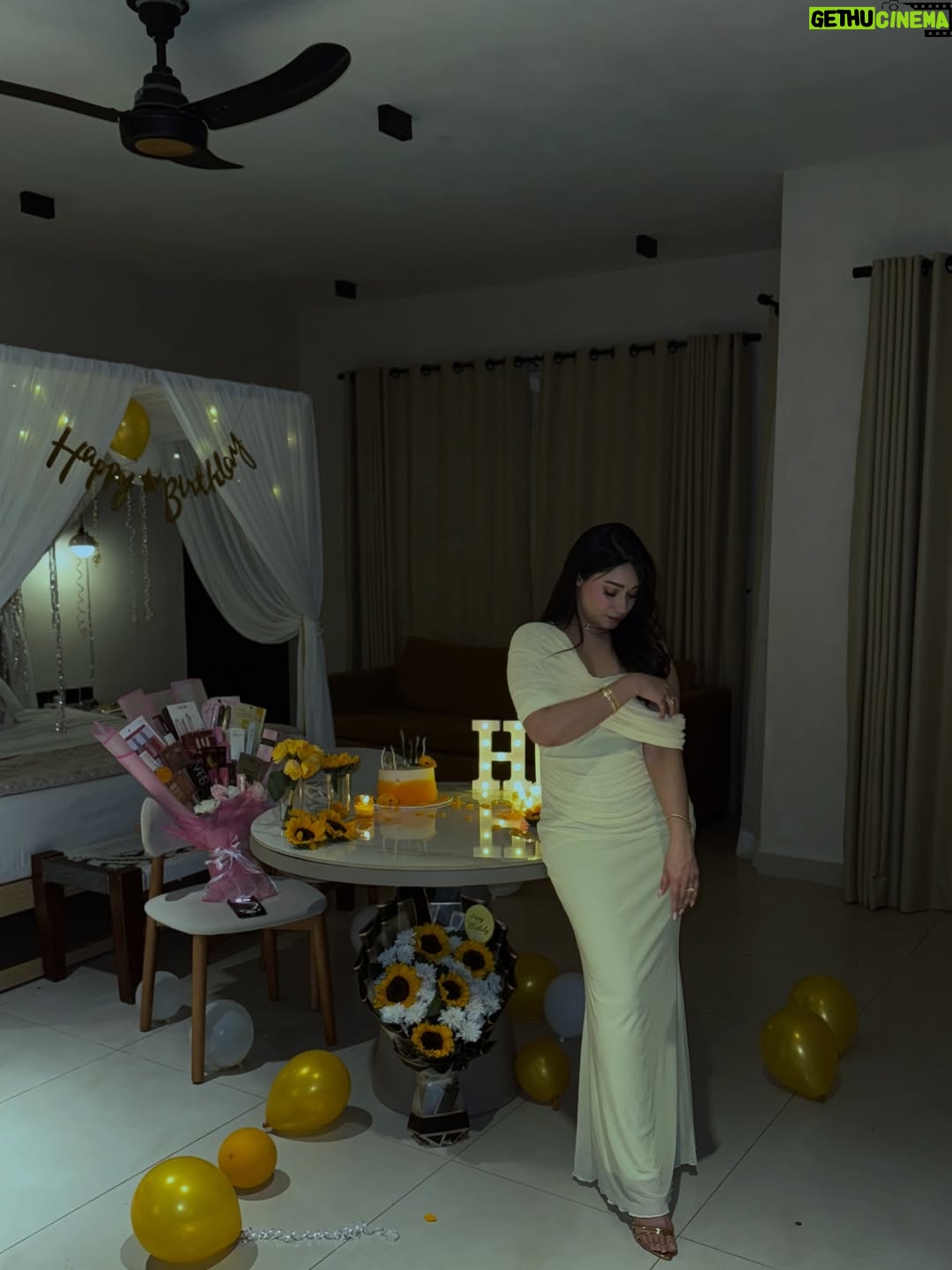 Shameen Khan - 12.5K Likes - “𝓐𝓷𝓸𝓽𝓱𝓮𝓻 𝔂𝓮𝓪𝓻 𝓽𝓸 𝓽𝓱𝓮 𝓵𝓲𝓯𝓮.” 🥂 
.
.
#birthdaywishes #birthday #instagram #love
.
.
Yellow is my colour 💛