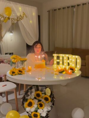 Shameen Khan Instagram - “𝓐𝓷𝓸𝓽𝓱𝓮𝓻 𝔂𝓮𝓪𝓻 𝓽𝓸 𝓽𝓱𝓮 𝓵𝓲𝓯𝓮.” 🥂 
.
.
#birthdaywishes #birthday #instagram #love
.
.
Yellow is my colour 💛