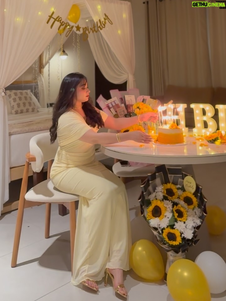 Shameen Khan - 12.5K Likes - “𝓐𝓷𝓸𝓽𝓱𝓮𝓻 𝔂𝓮𝓪𝓻 𝓽𝓸 𝓽𝓱𝓮 𝓵𝓲𝓯𝓮.” 🥂 
.
.
#birthdaywishes #birthday #instagram #love
.
.
Yellow is my colour 💛