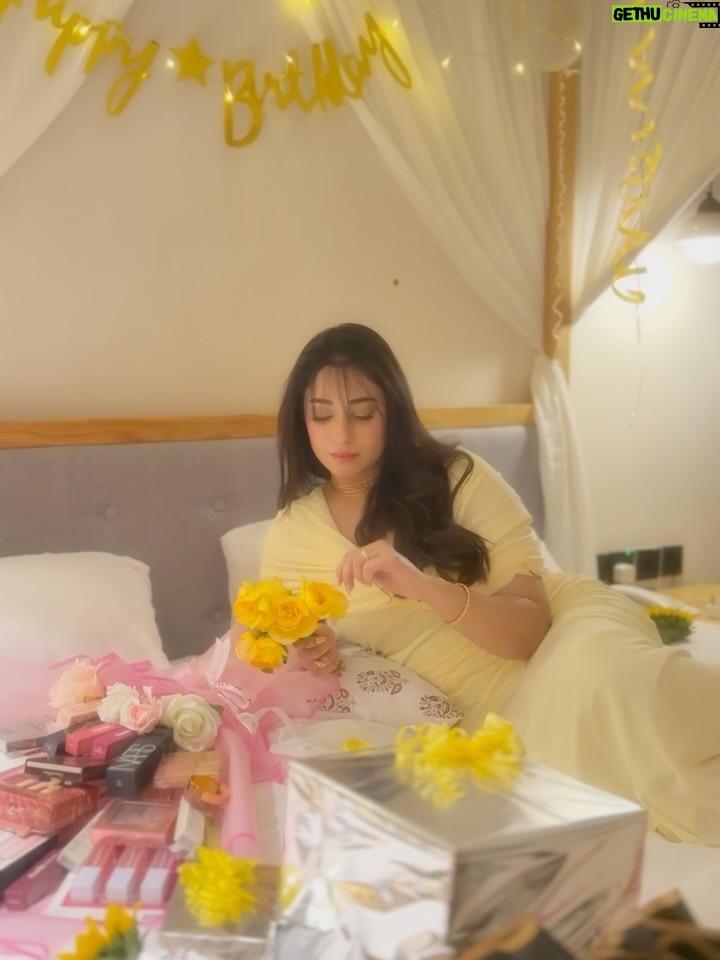 Shameen Khan - 12.5K Likes - “𝓐𝓷𝓸𝓽𝓱𝓮𝓻 𝔂𝓮𝓪𝓻 𝓽𝓸 𝓽𝓱𝓮 𝓵𝓲𝓯𝓮.” 🥂 
.
.
#birthdaywishes #birthday #instagram #love
.
.
Yellow is my colour 💛