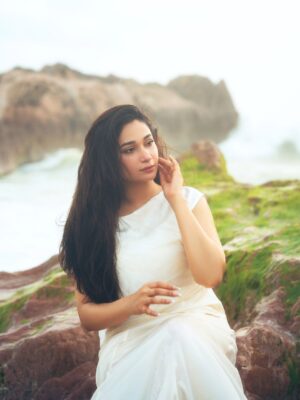 Shameen Khan Instagram - Let peace be your biggest luxury. 🤍
Not every shine comes from spotlight, Some glow from within🕊️🌸

#instagram #love #peaceful #viral #post #divinefeminine #effortlesscharm #luxury #dream #beauty #trend #workworkwork #look #photography #beach