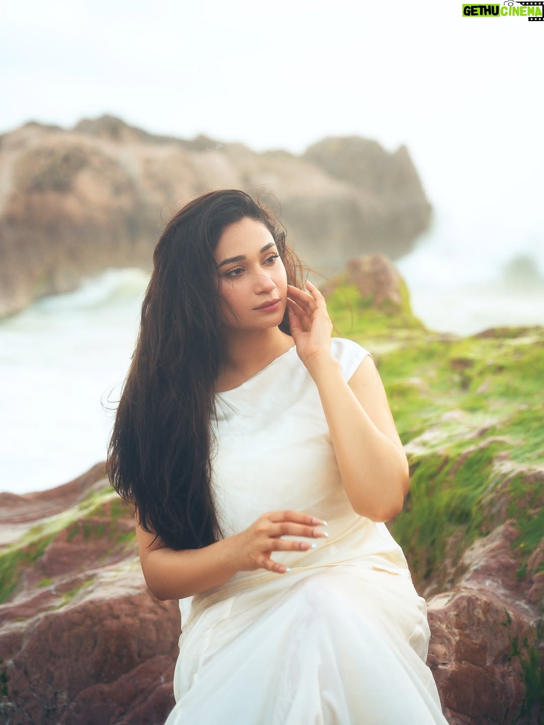 Shameen Khan - 3.2K Likes - Let peace be your biggest luxury. 🤍
Not every shine comes from spotlight, Some glow from within🕊️🌸

#instagram #love #peaceful #viral #post #divinefeminine #effortlesscharm #luxury #dream #beauty #trend #workworkwork #look #photography #beach