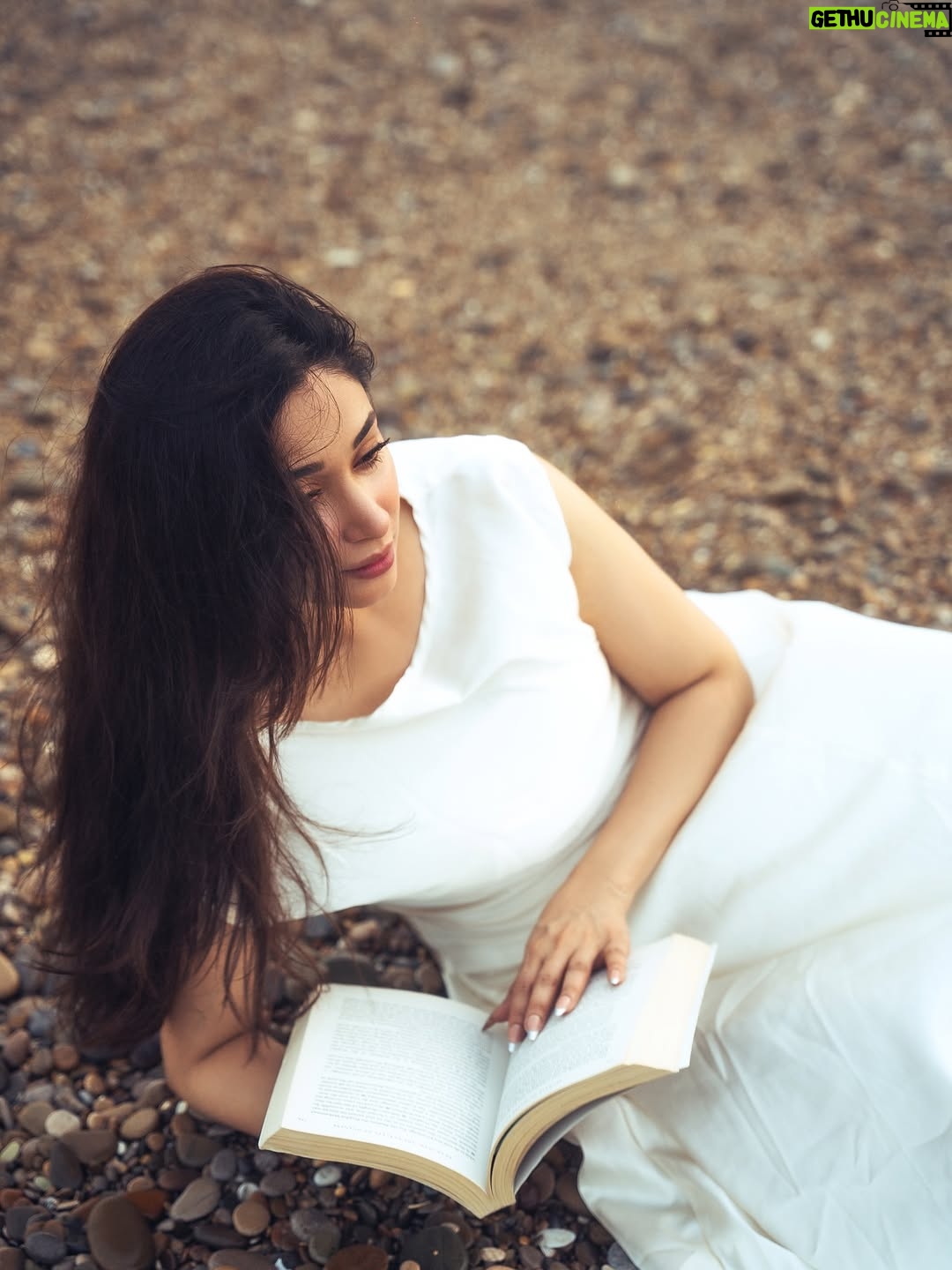 Shameen Khan - 3.2K Likes - Let peace be your biggest luxury. 🤍
Not every shine comes from spotlight, Some glow from within🕊️🌸

#instagram #love #peaceful #viral #post #divinefeminine #effortlesscharm #luxury #dream #beauty #trend #workworkwork #look #photography #beach
