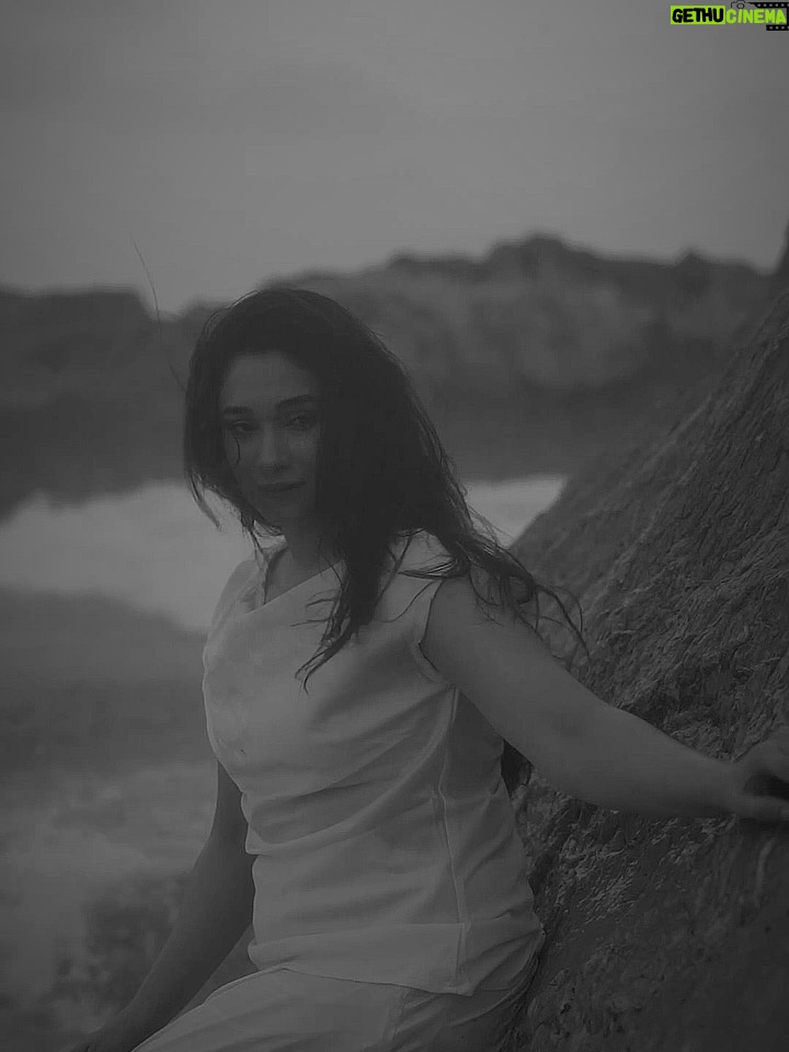 Shameen Khan - 3.2K Likes - Let peace be your biggest luxury. 🤍
Not every shine comes from spotlight, Some glow from within🕊️🌸

#instagram #love #peaceful #viral #post #divinefeminine #effortlesscharm #luxury #dream #beauty #trend #workworkwork #look #photography #beach