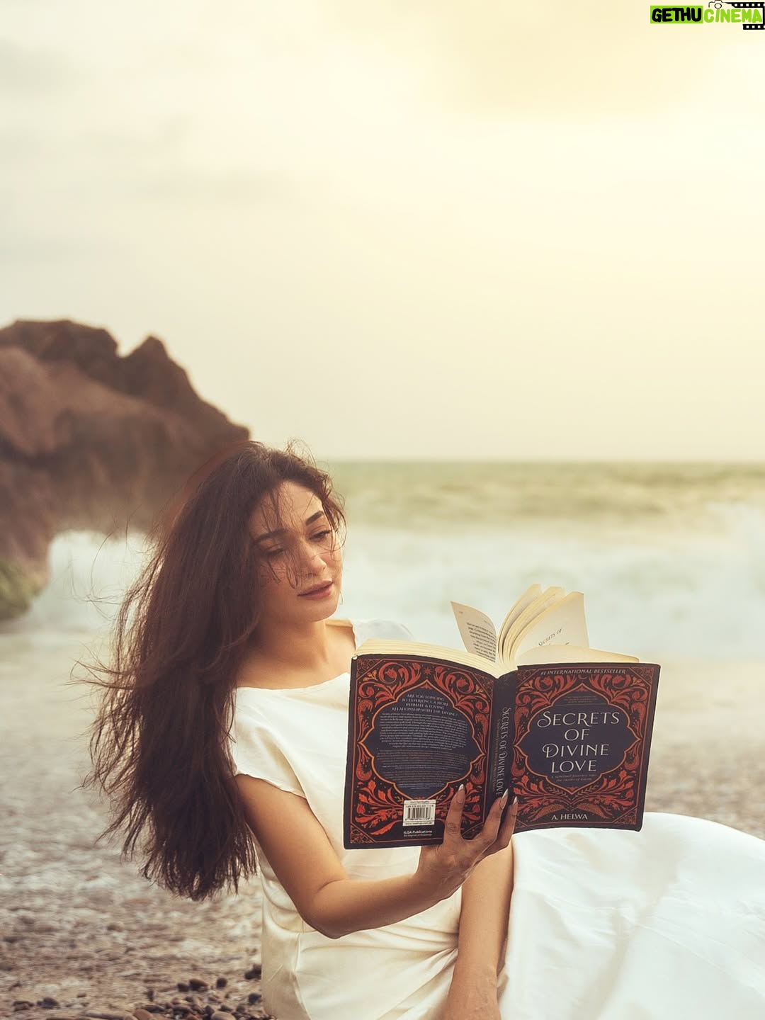 Shameen Khan - 3.2K Likes - Let peace be your biggest luxury. 🤍
Not every shine comes from spotlight, Some glow from within🕊️🌸

#instagram #love #peaceful #viral #post #divinefeminine #effortlesscharm #luxury #dream #beauty #trend #workworkwork #look #photography #beach