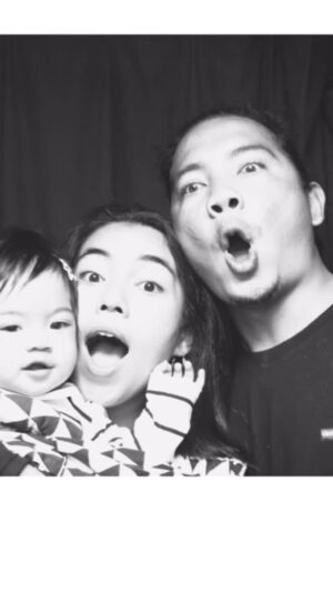 Sharifah Shahirah Instagram - Saja je .. memlm  pasang lagu anak kita nyanyi ni @tallisya_ 

Tapi kalau tengok sampai habis ok gak…

Alih alih ..tok pa tok ma yg lebih