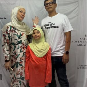 Sharifah Shahirah Instagram - Pepagi mak mak semua gi konsert anak ..bapak bapak semua kat belakang nengok dari jauh