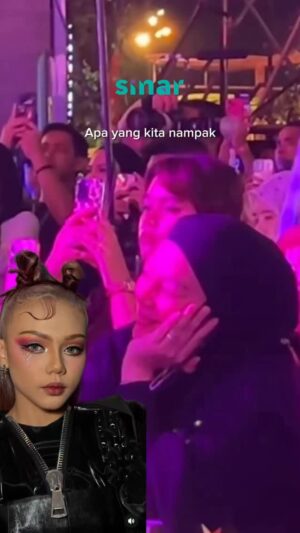 Sharifah Shahirah Instagram - Comel betul Manager Odah ni kan @shieraijoy … mesti dia bangga tengok Odah sambil record pun boleh senyum sampai ke telinga 🥹💜 

#SINARKongsi #SINARMuzikRetroTerbaik