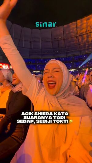 Sharifah Shahirah Instagram - Ada yang tegur cakap suara mereka sebiji! Anda rasa macam mana? Sebab dengar macam acik @shieraijoy tak keluar suara sendiri langsung tu 🤣

#SINARKongsi #SINARMuzikRetroTerbaik