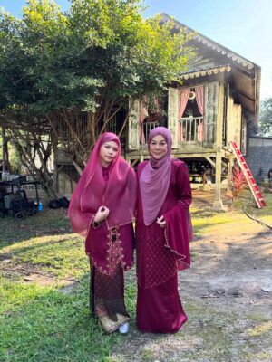 Sharifah Shahirah Instagram - Ok  saya memang suka @hannaraudaofficial  sebab baik bagi sponsor terus terang je cakap 

Tapiiiiiiiiii selain owner baik ..senang bual antar cepat 

Cakap jugak sulaman ..cantik sepasang terletak ..banyak saiz..dia bab sulaman A dan ok harganya

Kita yg gemuk pun ada saiz 

Kedai dia kat bangi dan banyak 

Go je @hannaraudaofficial