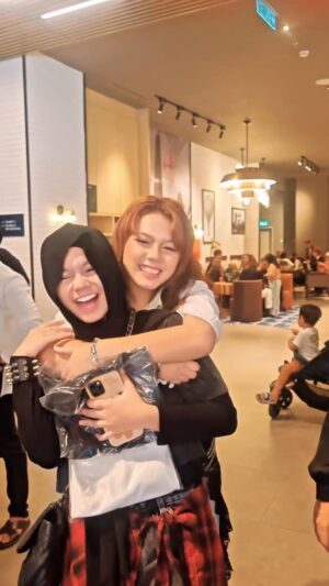 Sharifah Shahirah Instagram - Cahaya suka Odah.Nak jumpa sangat dgn Odah.Kita bawaklah dia gi jumpa Odah 😍

Terima kasih Kak Syarifah Shahira & Brader Ijoy sudi susun pertemuan ini 🙏♥️🥰

@shieraijoy 

#CahayaOdah
