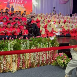 Sharifah Shahirah Instagram - Pepagi mak mak semua gi konsert anak ..bapak bapak semua kat belakang nengok dari jauh