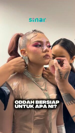 Sharifah Shahirah Instagram - Ada sesiapa dapat teka ke Oddah nak perform dekat mana ni? SURPRISE!! ✨

#SINARKongsi #SINARMuzikRetroTerbaik