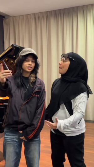 Sharifah Shahirah Instagram - Bila ko buat dengan Airra ..nak tak nak buat ..