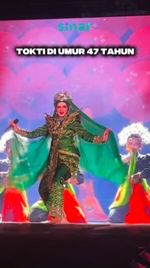Sharifah Shahirah Instagram - Doakan yang baik-baik ya semua. Apa-apa kami akan update perkembangan acik @shieraijoy lepas lompat tu… perlukan pertolongan @ctdk untuk tutorial lompat yang betul la 🤣

#SINARKongsi #SINARMuzikRetroTerbaik