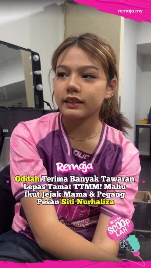 Sharifah Shahirah Instagram - Anak perempuan kepada penyampai radio popular Sharifah Shahirah, Auddra @auddrazx yang mesra disapa Oddah menzahirkan rasa syukur apabila menerima banyak tawaran selepas tamat program Talk To My Manager (TTMM).

Oddah turut berkongsi hasrat untuk mengikuti jejak langkah ibunya @shieraijoy sebagai hos, sambil memegang nasihat penuh makna daripada ibu angkatnya, Biduanita Negara Datuk Seri Siti Nurhaliza @ctdk agar sentiasa menjaga diri dan kekal rendah hati dalam industri seni.

Tidak ketinggalan, Oddah turut merakamkan penghargaan buat para peminat yang sentiasa menjadi tulang belakang dalam setiap langkahnya. ❤️✨

#remaja #majalahremaja #remajamalaysia