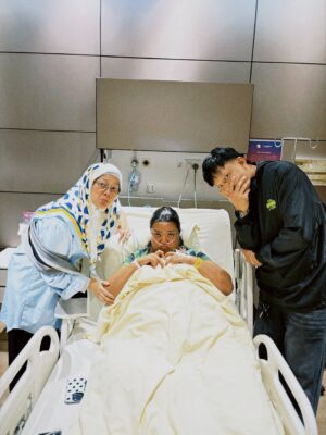 Sharifah Shahirah Instagram - Semoga @dinanadzir cepat sihat. Kami sayang Dina tau! Kita doakan Dina cepat sembuh okay semua 🥹💜

#SINARKongsi #SINARMuzikRetroTerbaik