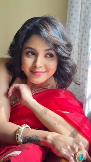 Sharly Modak Instagram - Vintage vibes… timeless tales ❤️ 
 @joypal_official 
@sampurna_dey_100